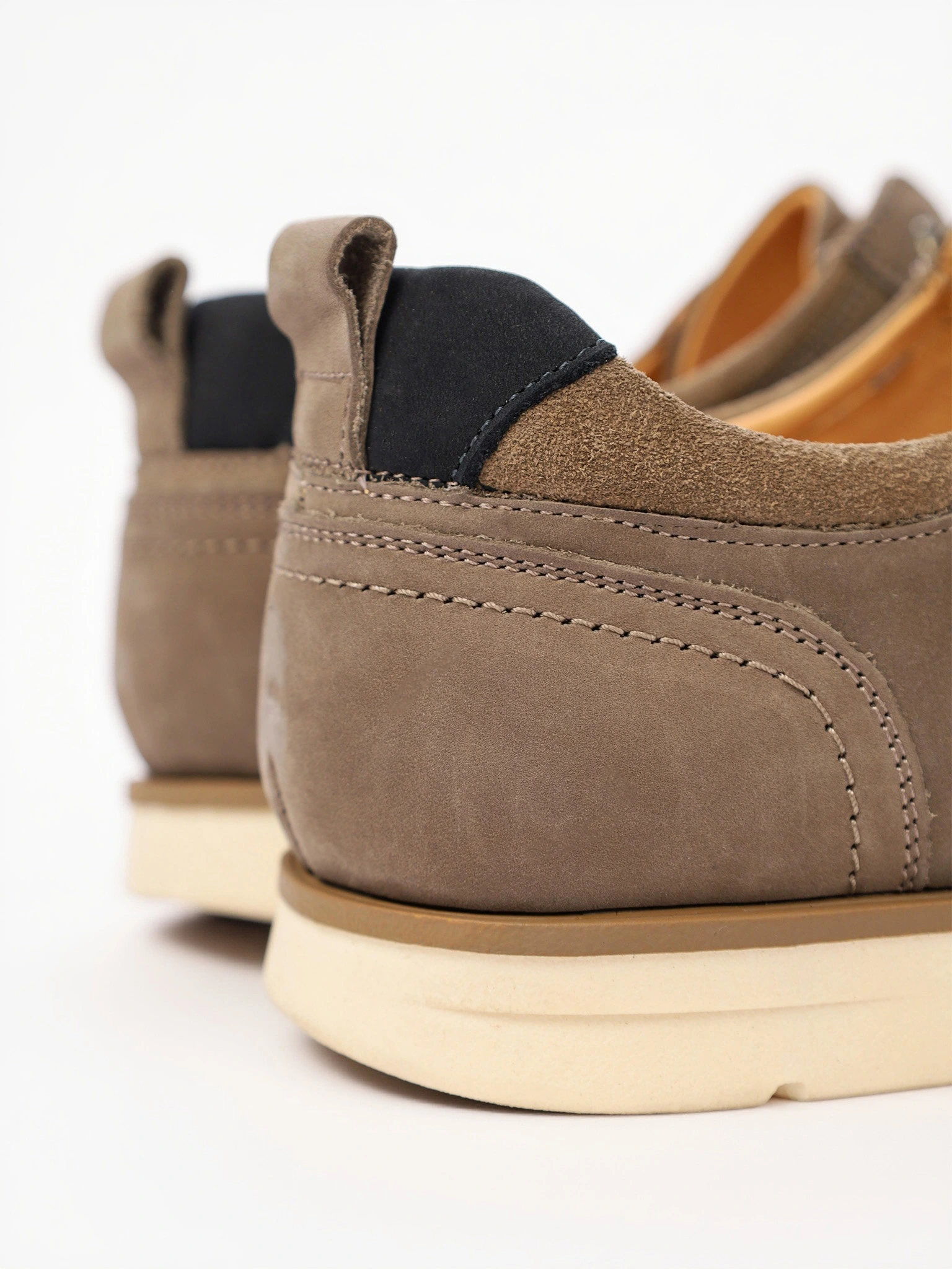 Туфли-дерби цвета хаки со шнуровкой